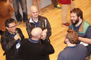 �������i